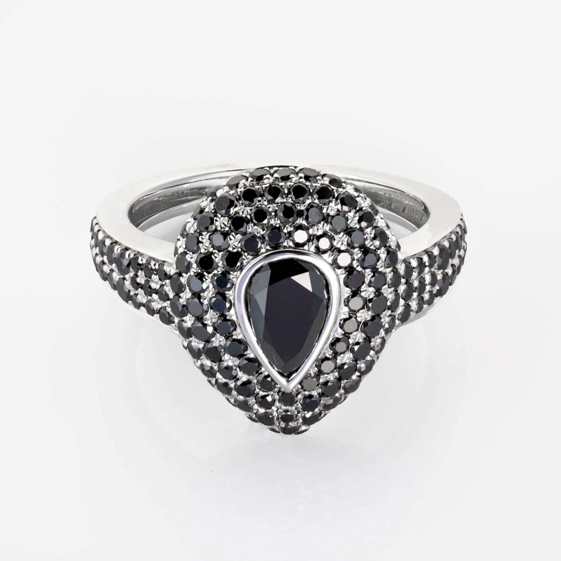 18K WG / BLACK DIAMOND PR RING

18K WG: 2.4 BD: 1.14/

SIZES 44,46 R40691-10