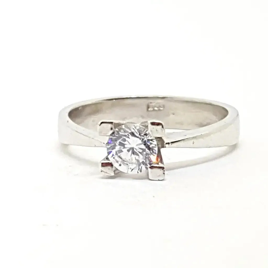 925 silver ring and zircons. Circa 1980. 8 1/2 used. Ancient jewelry.