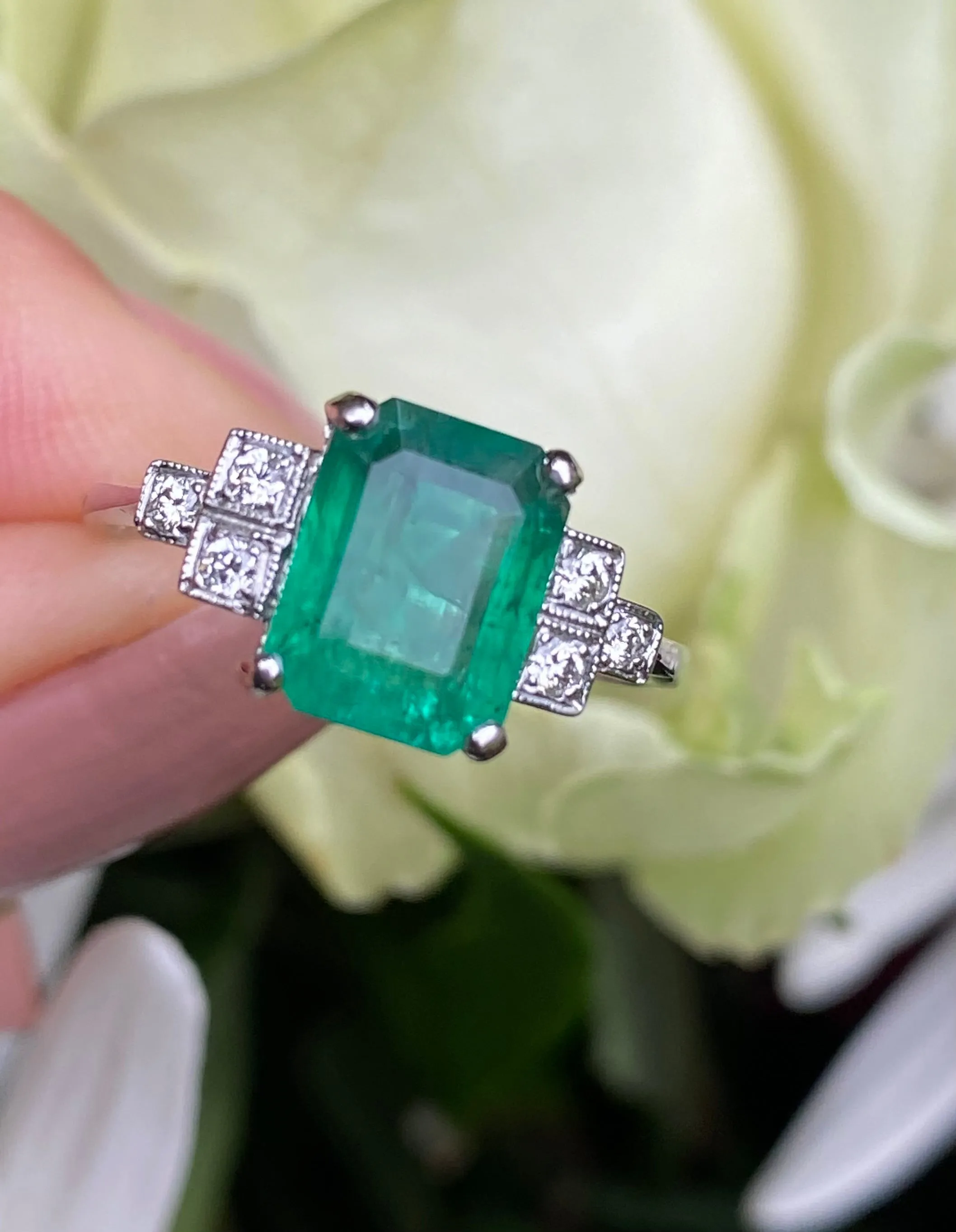 Art Deco Emerald and Diamond Platinum Ring 0.15ct   2.25ct