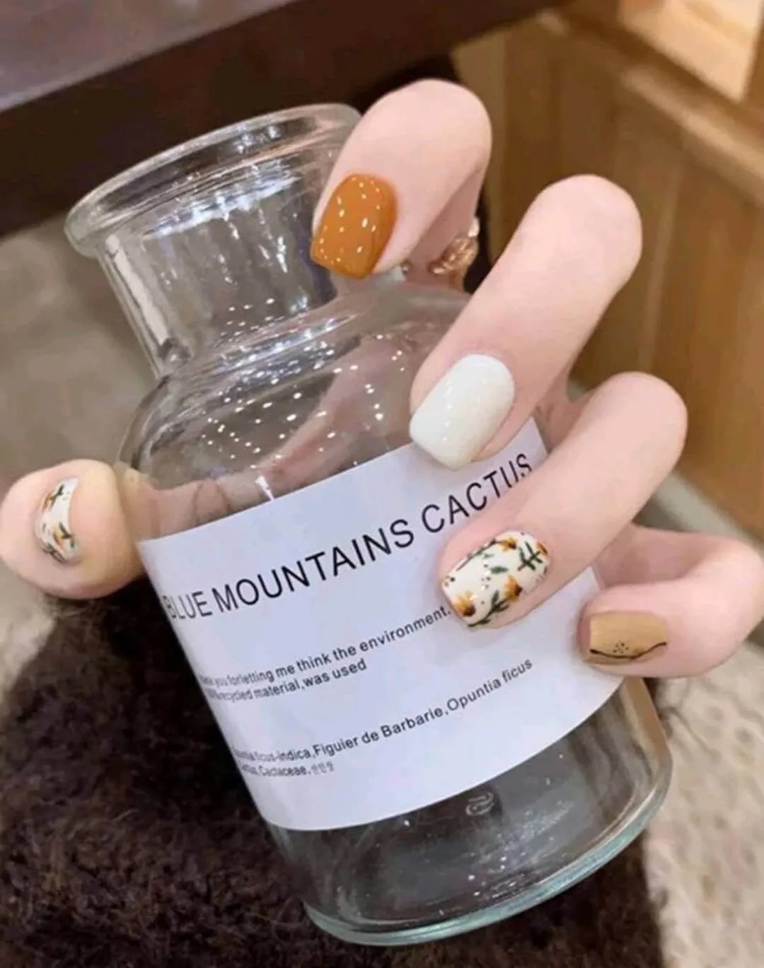 Beauty - Nails - short - brown floral