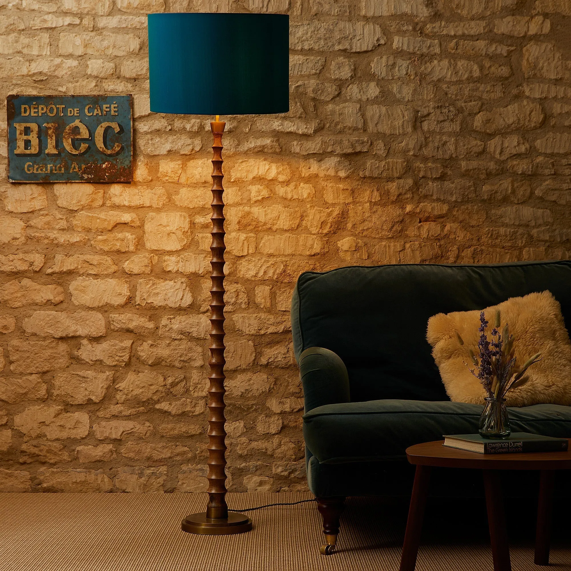 Tinto standing lamp in natural wood and antique brass