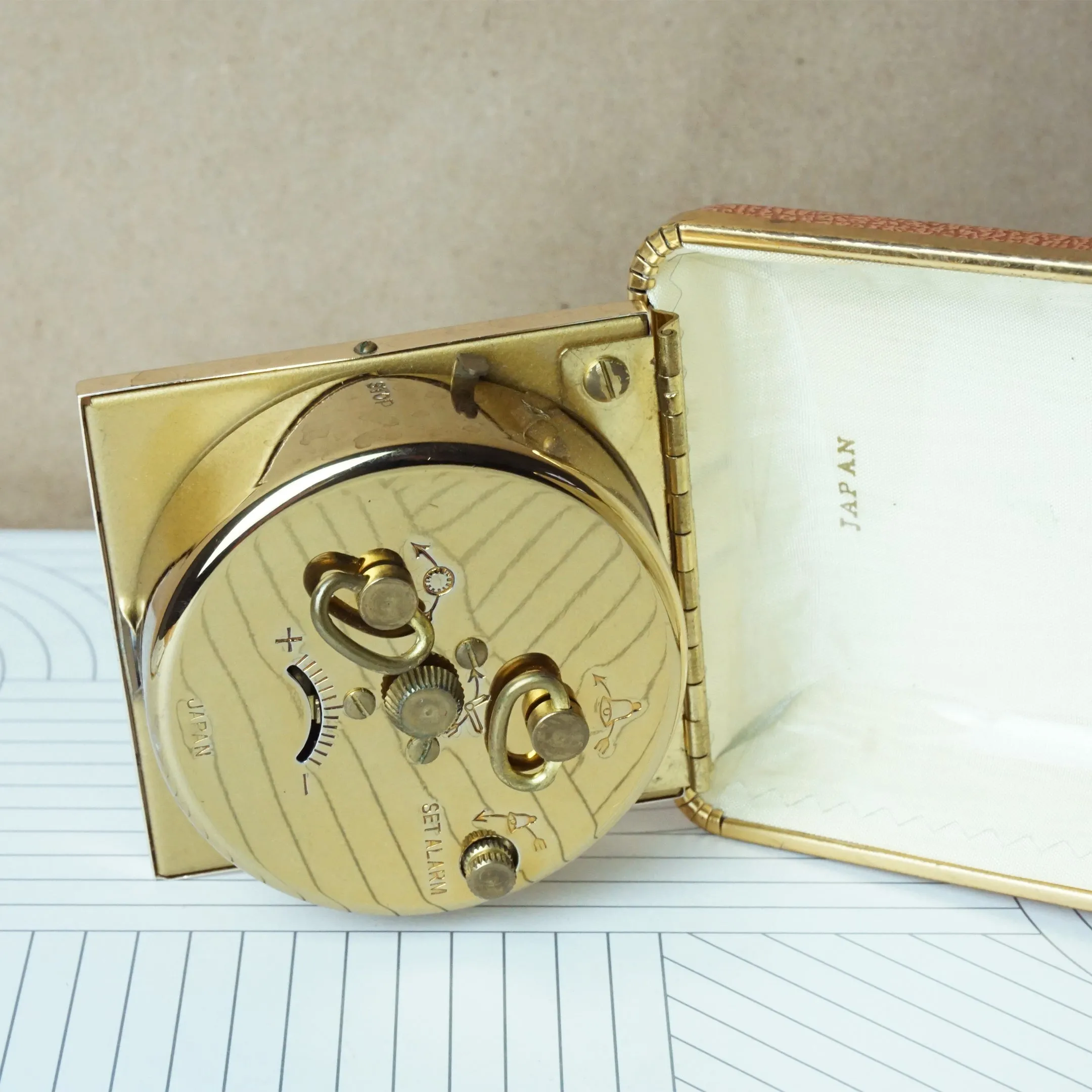 Vintage INGRAHAM Gold Tone LUMINOUS Travel Alarm Clock. Made in Japan.